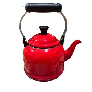 Le Creuset  Enamel on Steel Demi 1.25 Qt / 1.1 L Tea Kettle Red Used